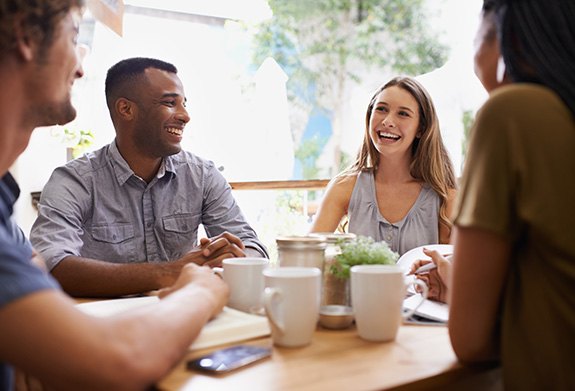 friends talking at a cafe